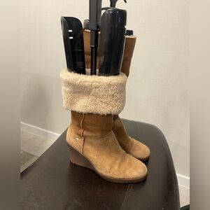 Y2K UGG Australia Joslyn tan fur wedge boots US 8